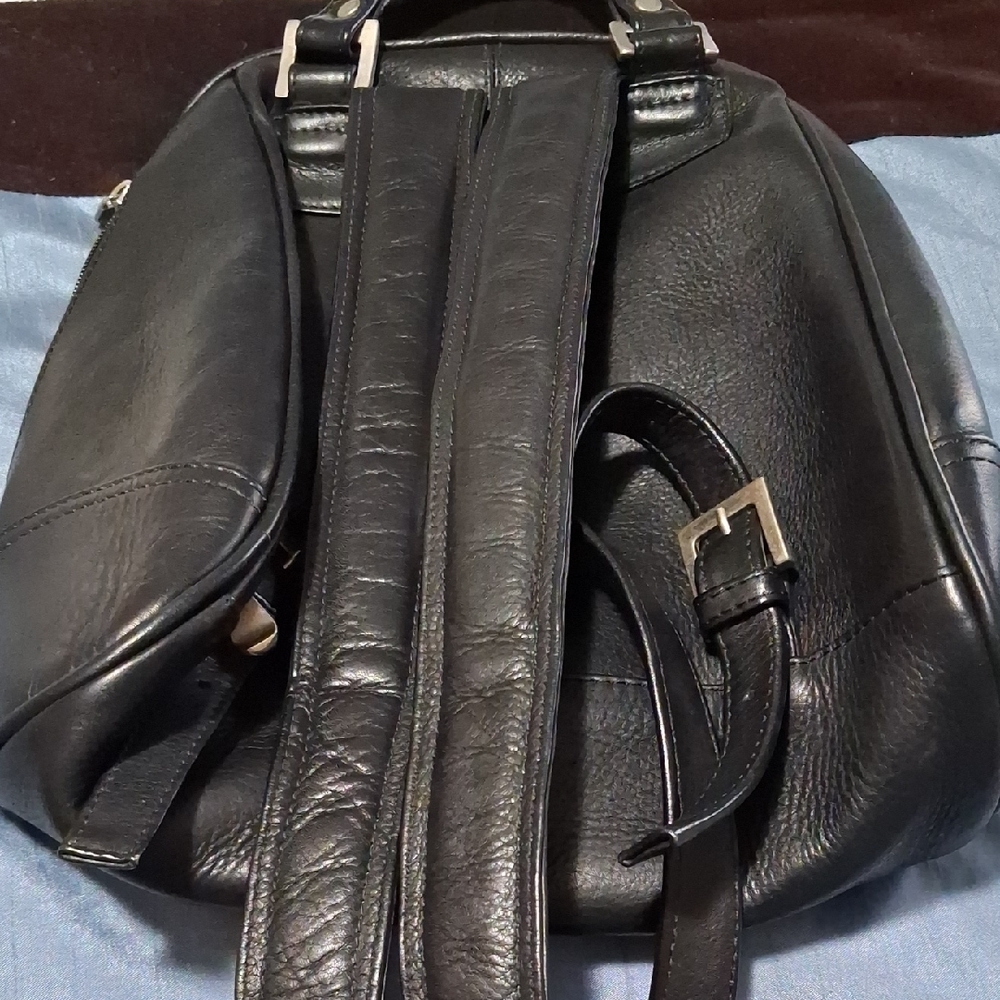 Stylish Black Leather Backpack - Picture 3 of 9